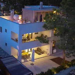 https://cube-apartments.hotelinzadar.com
